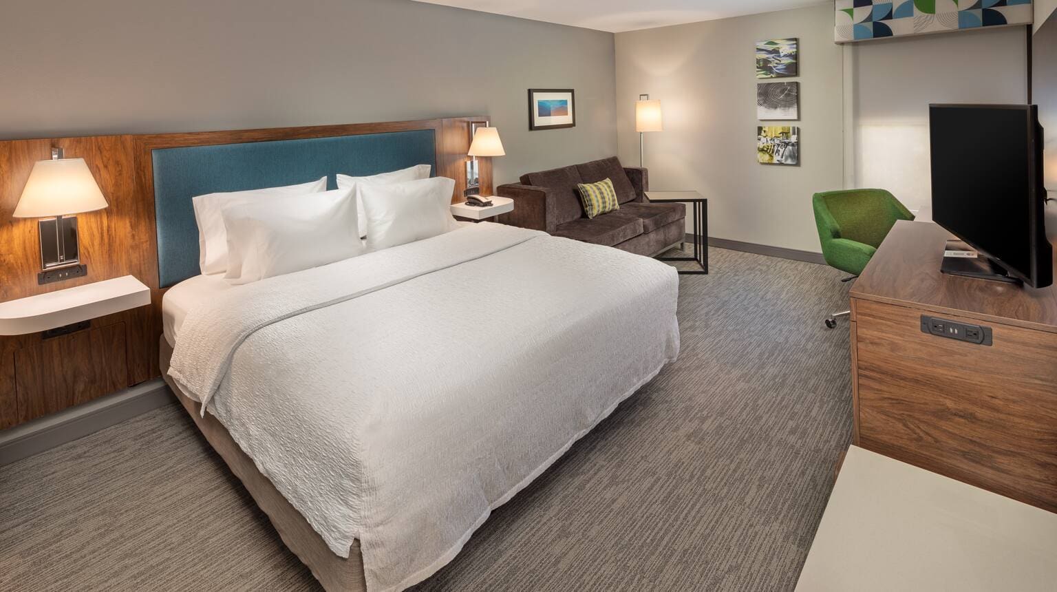 Guest room at Hampton Inn Asheville — Tunnel Road